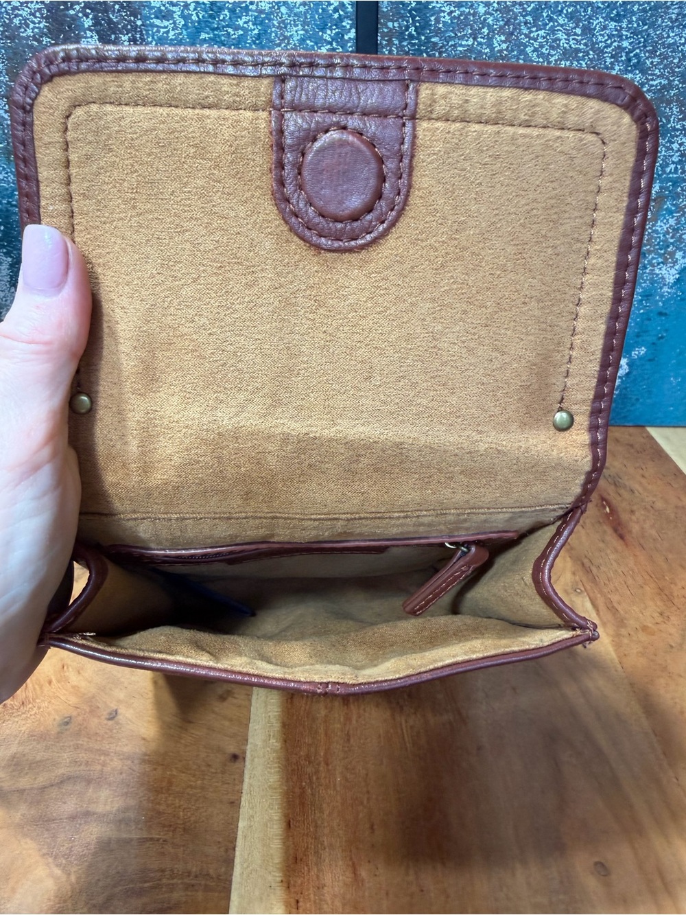 American Leather Co. Minimalist Kansas Leather Crossbody Bag Brandy Brown - Picture 7 of 13